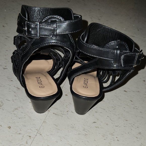 🏷 [30% 2+] Black Strappy Heels - Picture 3 of 5